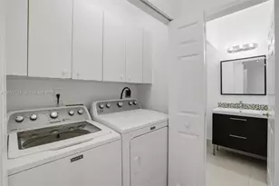 11202 NW 56th St, Doral, FL 33178 - Photo 9