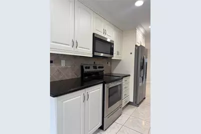 8231 NW 8th Pl #3, Plantation, FL 33324 - Photo 5