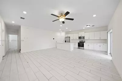 763 SE 17th St, Homestead, FL 33034 - Photo 9