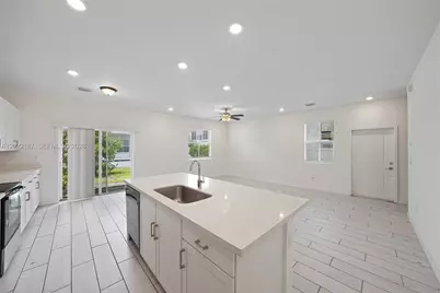 763 SE 17th St, Homestead, FL 33034 - Photo 13