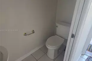9521 NW 42nd St, Sunrise, FL 33351 - Photo 11