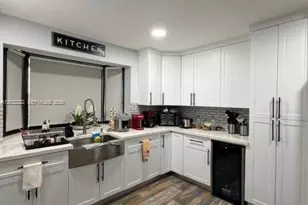 20465 SW 200th St, Miami, FL 33187 - Photo 17