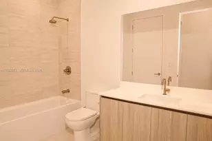 77 SE 5th St, Miami, FL 33131 - Photo 11