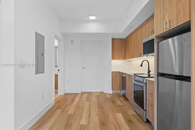 650 SW 1st St #304, Miami, FL 33130 - Photo 3