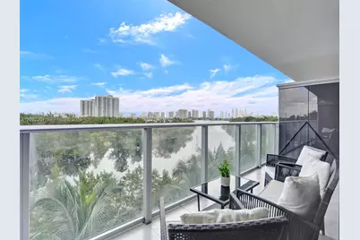 16385 N Biscayne Blvd #403, North Miami Beach, FL 33160 - Photo 1