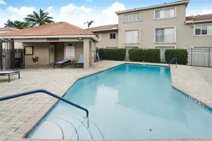 221 Riviera Cir, Weston, FL 33326 - Photo 3