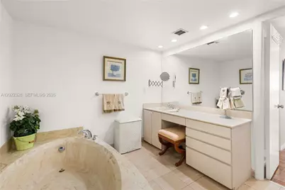 210 Sea View Dr #611, Key Biscayne, FL 33149 - Photo 5