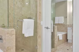 1435 Brickell Ave, Miami, FL 33131 - Photo 17