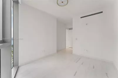 300 Biscayne Blvd Way #1406, Miami, FL 33131 - Photo 9