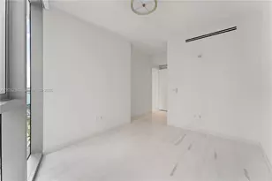 300 Biscayne Blvd Way, Miami, FL 33131 - Photo 9