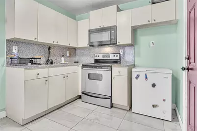 1021 NW 23rd Rd, Fort Lauderdale, FL 33311 - Photo 7