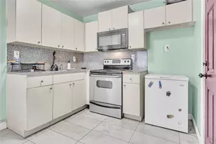 1021 NW 23rd Rd, Fort Lauderdale, FL 33311 - Photo 7