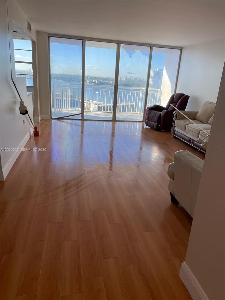 18021 Biscayne Blvd #1701 main architectural view