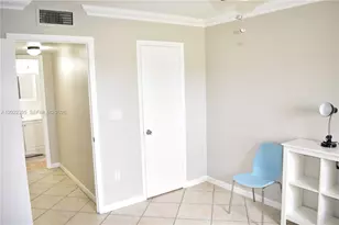 8861 Sunrise Lakes Blvd, Sunrise, FL 33322 - Photo 17