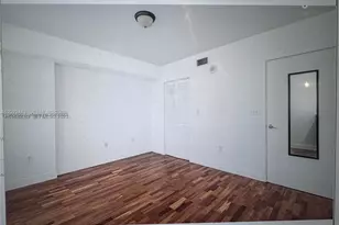 31 SE 5th St, Miami, FL 33131 - Photo 5