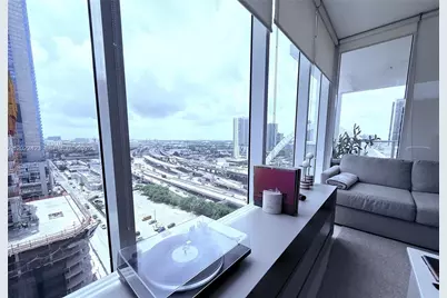 1040 Biscayne Blvd #1606, Miami, FL 33132 - Photo 9
