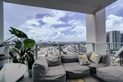 1040 Biscayne Blvd #1606, Miami, FL 33132 - Photo 1