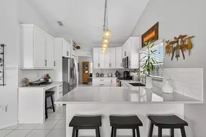 15891 SW 84th St, Miami, FL 33193 - Photo 5
