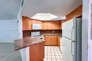 8245 Lake Dr, Doral, FL 33166 - Photo 9