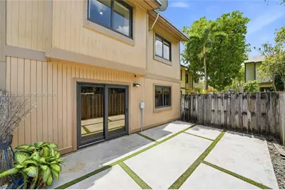 455 NE 210th Ter, Miami, FL 33179 - Photo 23
