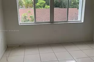 1090 NE 129th St, North Miami, FL 33161 - Photo 3
