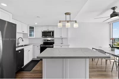 2401 Collins Ave #602, Miami Beach, FL 33140 - Photo 13