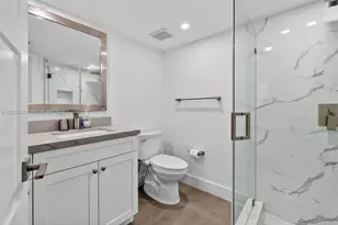 2401 Collins Ave, Miami Beach, FL 33140 - Photo 19