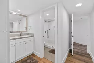 2401 Collins Ave, Miami Beach, FL 33140 - Photo 37