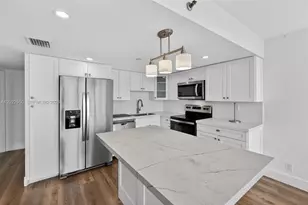 2401 Collins Ave, Miami Beach, FL 33140 - Photo 15
