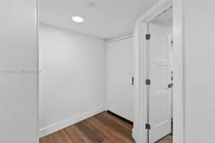 2401 Collins Ave, Miami Beach, FL 33140 - Photo 21