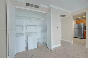 20400 W Country Club Dr, Aventura, FL 33180 - Photo 13