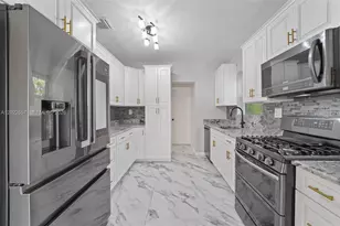 8927 Carlyle Ave, Surfside, FL 33154 - Photo 5