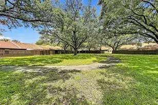 1571 NW 96th Way, Pembroke Pines, FL 33024 - Photo 27
