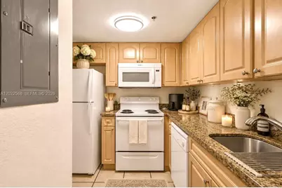 814 NW 36th Ave #302, Miami, FL 33125 - Photo 9