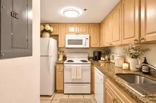 814 NW 36th Ave, Miami, FL 33125 - Photo 9