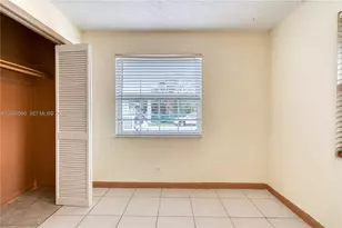 129 SE 4th Ave, Hallandale Beach, FL 33009 - Photo 17