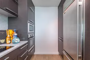 900 Biscayne Blvd, Miami, FL 33132 - Photo 9