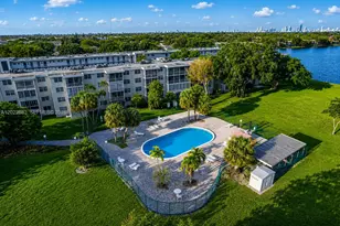 447 NE 195th St, Miami, FL 33179 - Photo 19