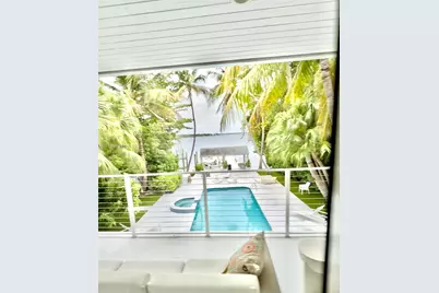 8300 Hawthorne Ave, Miami Beach, FL 33141 - Photo 11