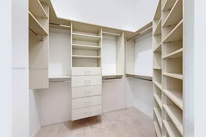 781 NE 195th St, Miami, FL 33179 - Photo 35