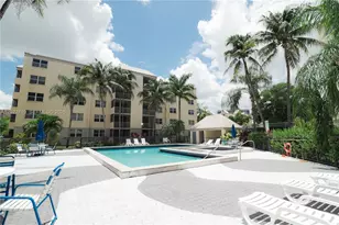8245 Lake Dr, Doral, FL 33166 - Photo 9
