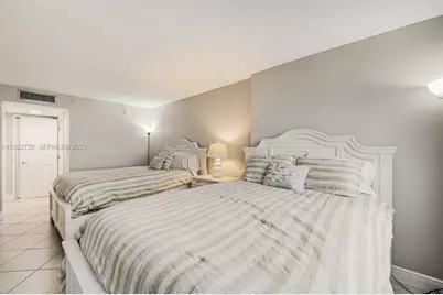 6039 Collins Ave #936, Miami Beach, FL 33140 - Photo 3