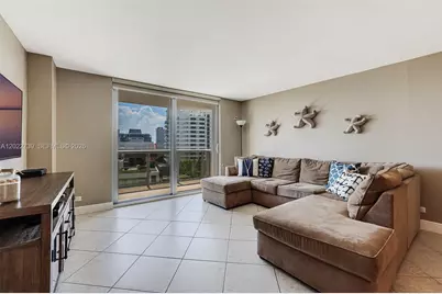 6039 Collins Ave #936, Miami Beach, FL 33140 - Photo 3