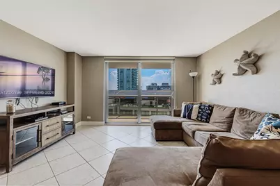 6039 Collins Ave #936, Miami Beach, FL 33140 - Photo 1