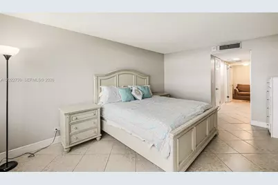 6039 Collins Ave #936, Miami Beach, FL 33140 - Photo 23