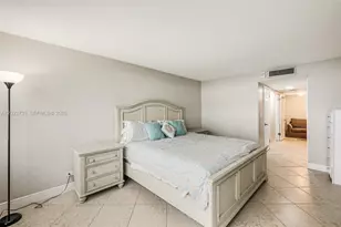 6039 Collins Ave, Miami Beach, FL 33140 - Photo 23