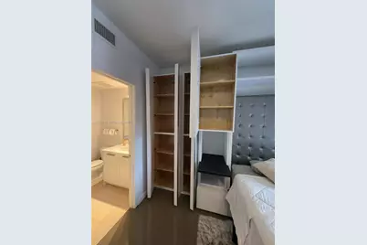 1060 Brickell Ave #2201, Miami, FL 33131 - Photo 5