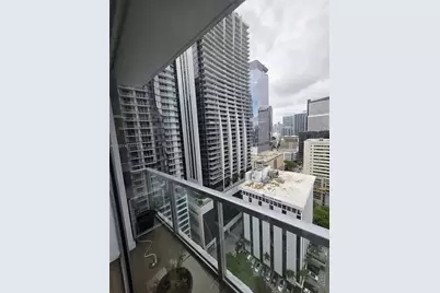 1060 Brickell Ave #2201, Miami, FL 33131 - Photo 7