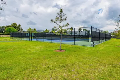 806 NE 191st St, Miami, FL 33179 - Photo 53