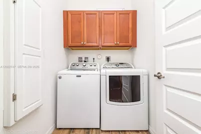 806 NE 191st St, Miami, FL 33179 - Photo 21